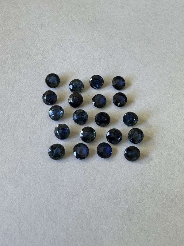 Lot Of 20 Pieces Loose Natural Blue Sapphires Round 3.5 MM. Weight 5.14 Carats.