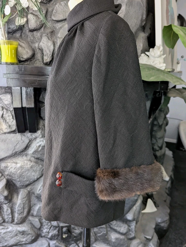 Vtg 50s 60 Berni-Ann Poly Knit Top Fur Trim Stand-up Collar Asymmetrical Opening - Image 3 of 4