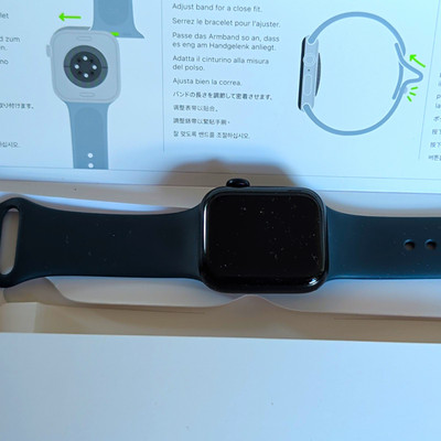 Apple Watch Series 7 45mm Black Aluminum Case Black Silicone Band 32GB Unlocked