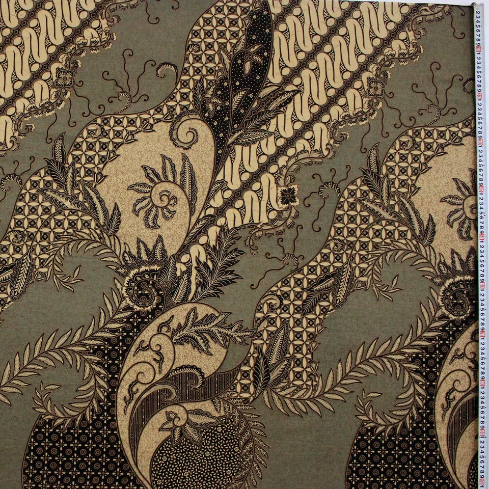 Tela Batik Indonesia, Motivo de Combinación de Planta, Parang Rusak, Verde Pálido Foto 2 de 4