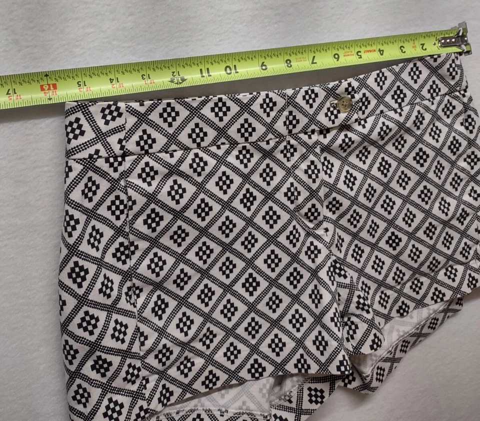 Shorts feminino J Crew tamanho 4 cintura elástica 31 geométrico preto branco botão zíper - Imagem 4 de 4
