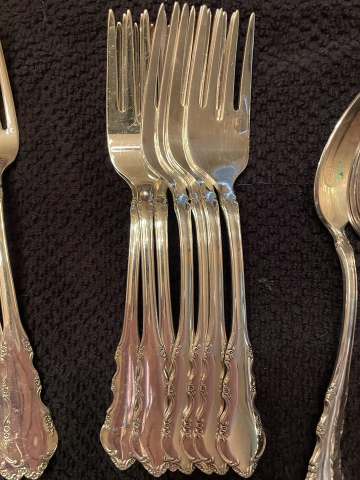 Juego de cubiertos chapados en plata vintage Reed and Barton Dresden Rose 57 piezas Foto 3 de 4
