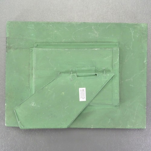 Green Wood Picture Frame With Metal Fish Accents 3" x 4.5" Photo Opening - Picture 6 of 11