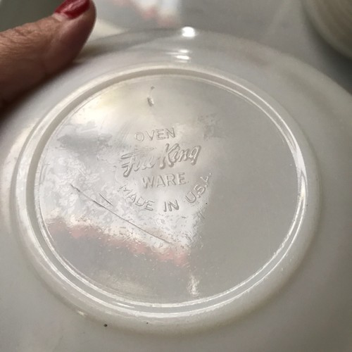 Set Of Fire King( 24 Small Plates/ One Bowl) - 第 4/7 張圖片