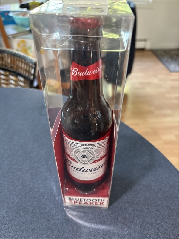 BUDWEISER BOTTLE BLUTOOTH SPEAKER NIB
