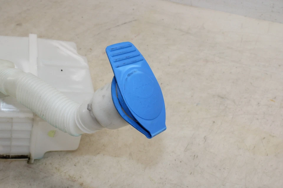 Volkswagen GTI 2015-2021 depósito de lavadora de parabrisas 5GM955453A OEM MH14 Foto 2 de 4