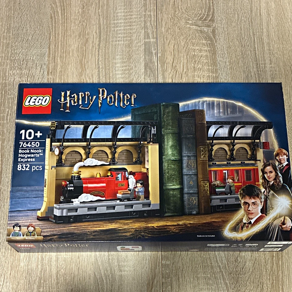 LEGO Harry Potter 76450 Book Nook: Hogwarts Express, photo 1 of 5