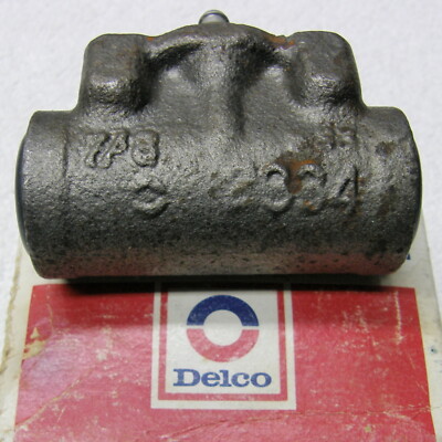 NOS 1966-69 Oldsmobile Toronado 1967-70 Cadillac Eldorado Rear Brake Cylinder