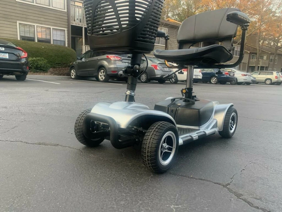 Scooter de 4 ruedas EV Rider MiniRider Lite Power Mobility - (daño en el cojín del asiento) Foto 2 de 4