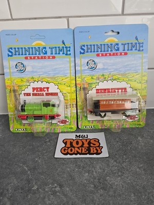 ERTL LEUCHTENDE ZEITSTATION THOMAS & FREUNDE DRUCKGUSS PERCY & HENRIETTA.