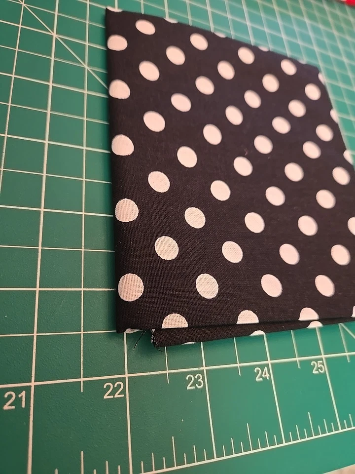 FAT QUARTER BUNDLE Dots Polka Black Pink Red Green 5pk  Set New Cotton Quilt - Image 4 of 4