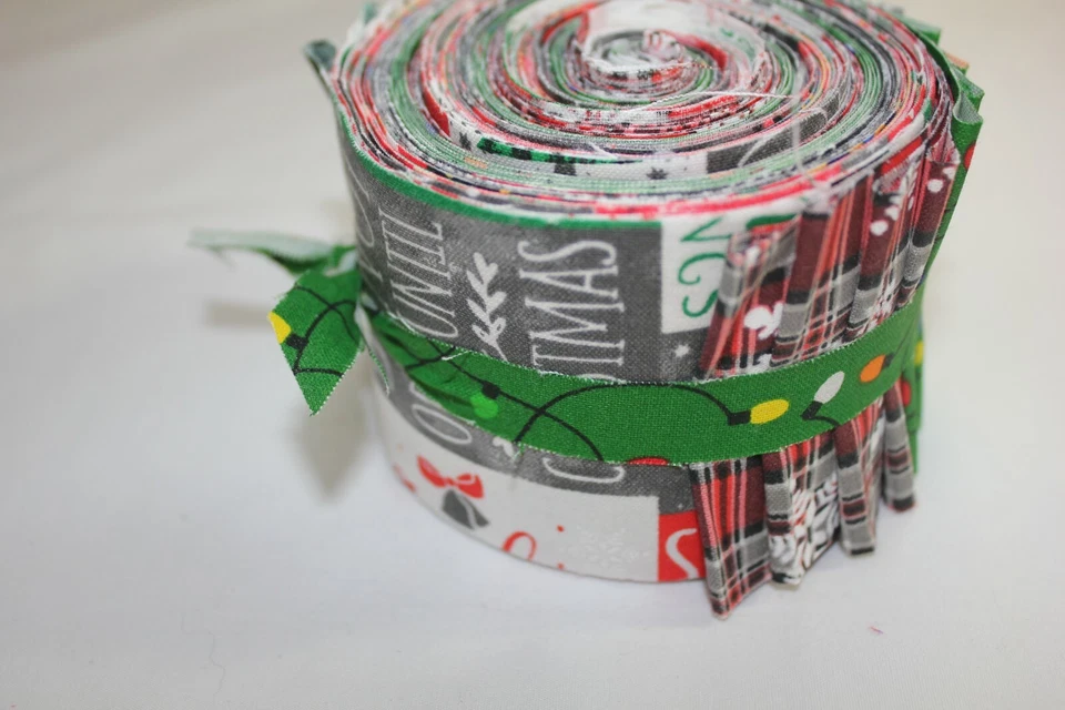 20 PIEZAS ROLLO DE GELATINA 2.5" (Camión Rojo) NAVIDAD 100% Tela-Edredón-Coser Foto 3 de 3