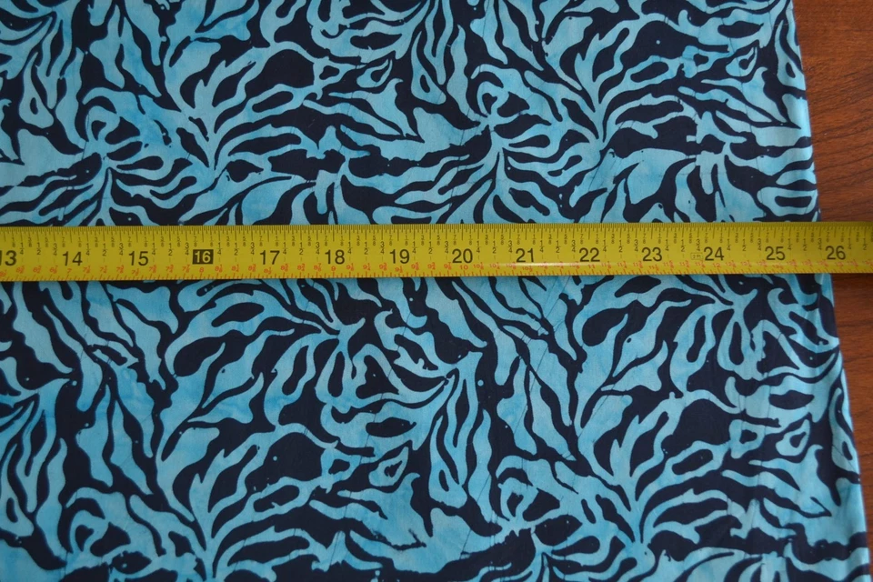 Por 1/2 yarda, estampado animal azul en algodón negro Batik/Bali/Princesa Mirah/5098, B861 Foto 2 de 4