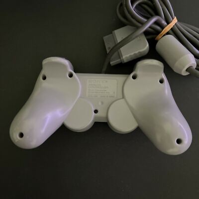Manette PS1 Officielle Sony - Modèle Gris SCPH-1200 Avec Fil - État Occasion Fonctionnel