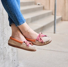 Minnetonka Kilty Moccasins Suede color block Size 8 Slip on Boho Comfy