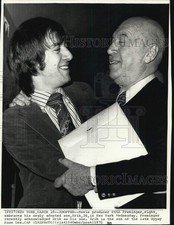 1971 Press Photo Movie Producer Otto Preminger embraces his son Erik, NYC