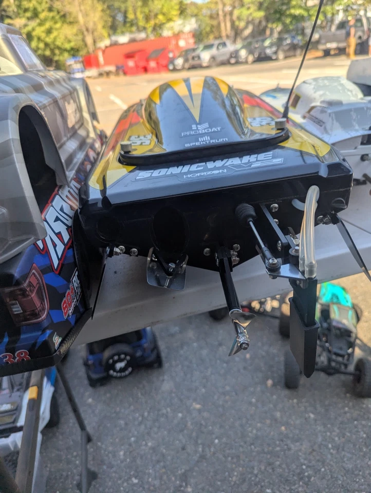 Sonic Wake 36 V2 Pre-owned in perfect running condition RTR RC speed boat - Image 3 of 3