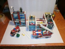 LEGO POMPIER 7208 CASERNE DES POMPIERS 2010