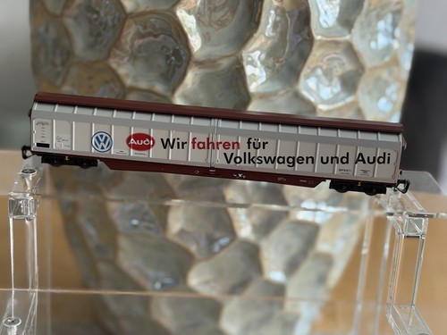 Tillig 15833 Spur TT Schiebewandwagen Habbins 346"VOLKSWAGEN Audi" DB Ep.V Top | Condition: Gebraucht