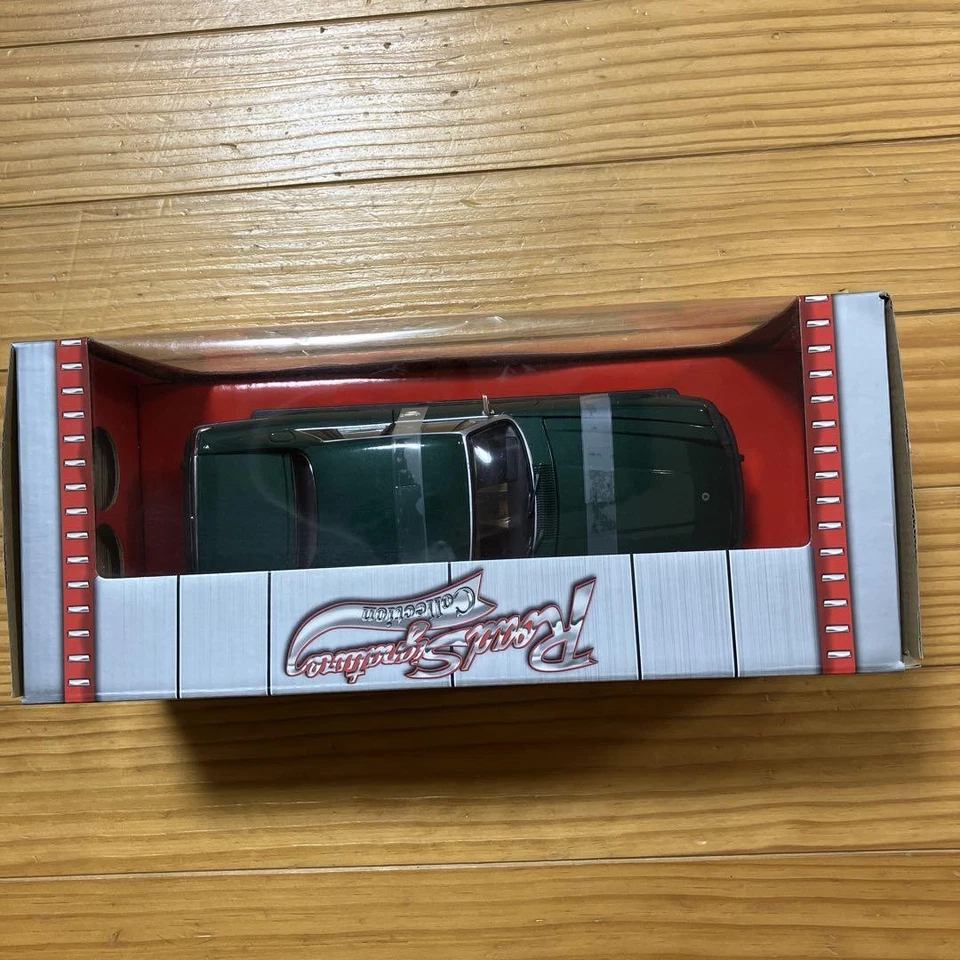 Yat Ming 118 1975 Jaguar Xjs Diecast Car Model Collectible Display Replica - image 2 of 3