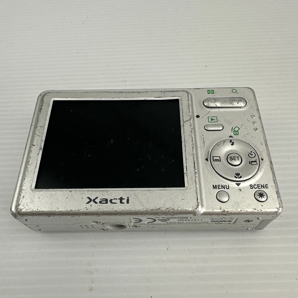 Sanyo Xacti VPC-E7EX Silver 7.1 MP 2.5" Display 3x Optical Zoom Digital Camera - Image 4 of 4