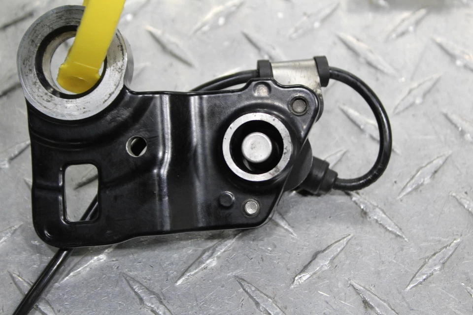 Triumph Rocket III 2014 Roadster sensor de freno ABS delantero Foto 2 de 4