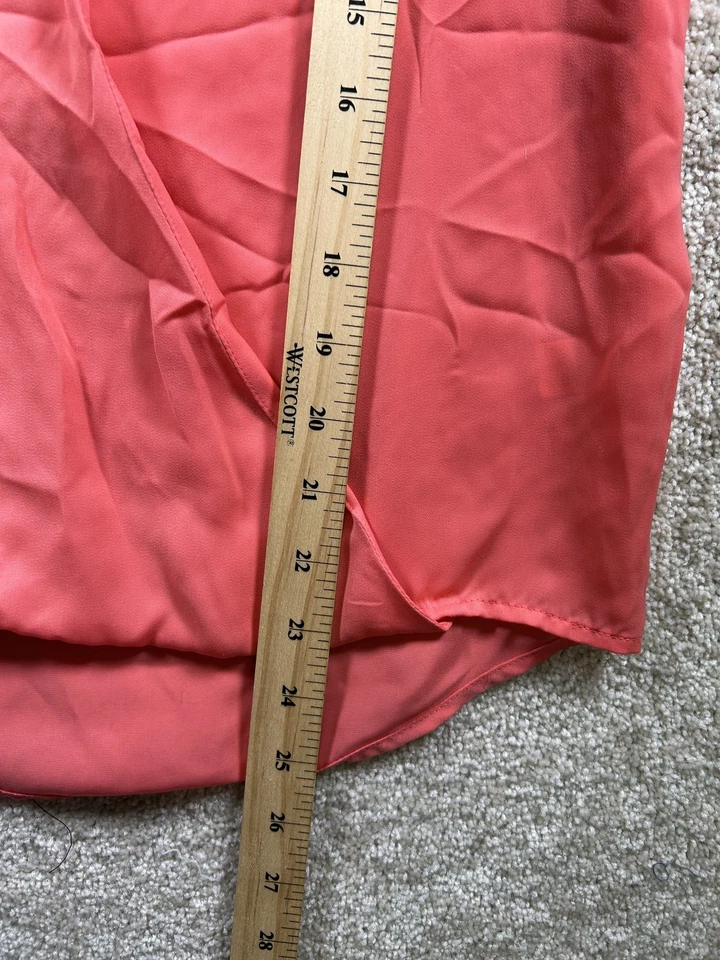 Blusa Chelsea 28 para mujer pequeña coral sin mangas drapeada sobrepelliz ligera Foto 3 de 4