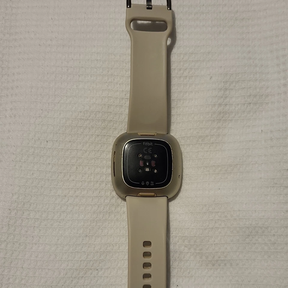 Fitbit Versa 3 40mm Soft Gold Metal Smartwatch Beige Silicone Band, Extra Bands, photo 2 of 2