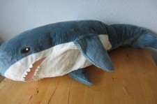 Ikea Stofftier Kuscheltier Hai Blahaj 100 cm blau / weiß