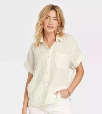 Universal Thread - Women's Short Sleeve Button Up Shirt - Cream Plaid Size Large