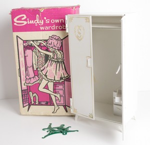 sindy wardrobe