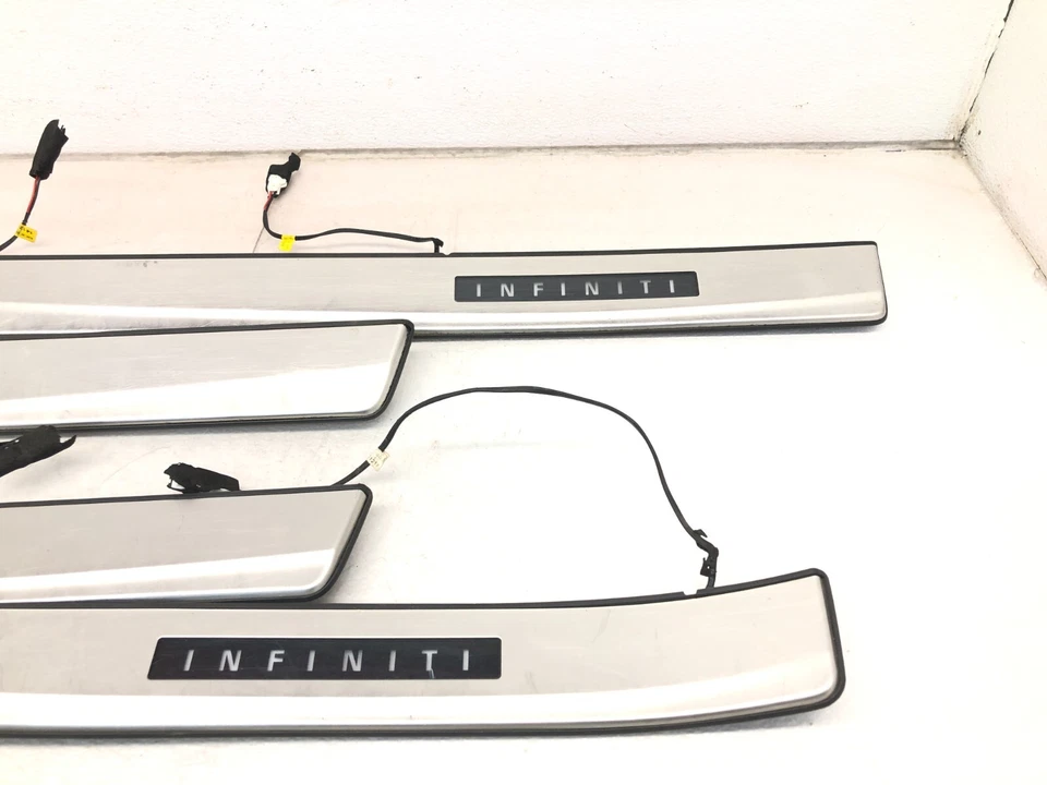 Infiniti Q70L 2015-2019 juego de placas de desgaste de umbral de puerta delantera trasera iluminado OEM # Foto 4 de 4