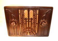 BEAUTIFUL WORKING and RARE 1934 EMERSON MODEL 19 GOTHIC BAKELITE RADIO RECEIVER