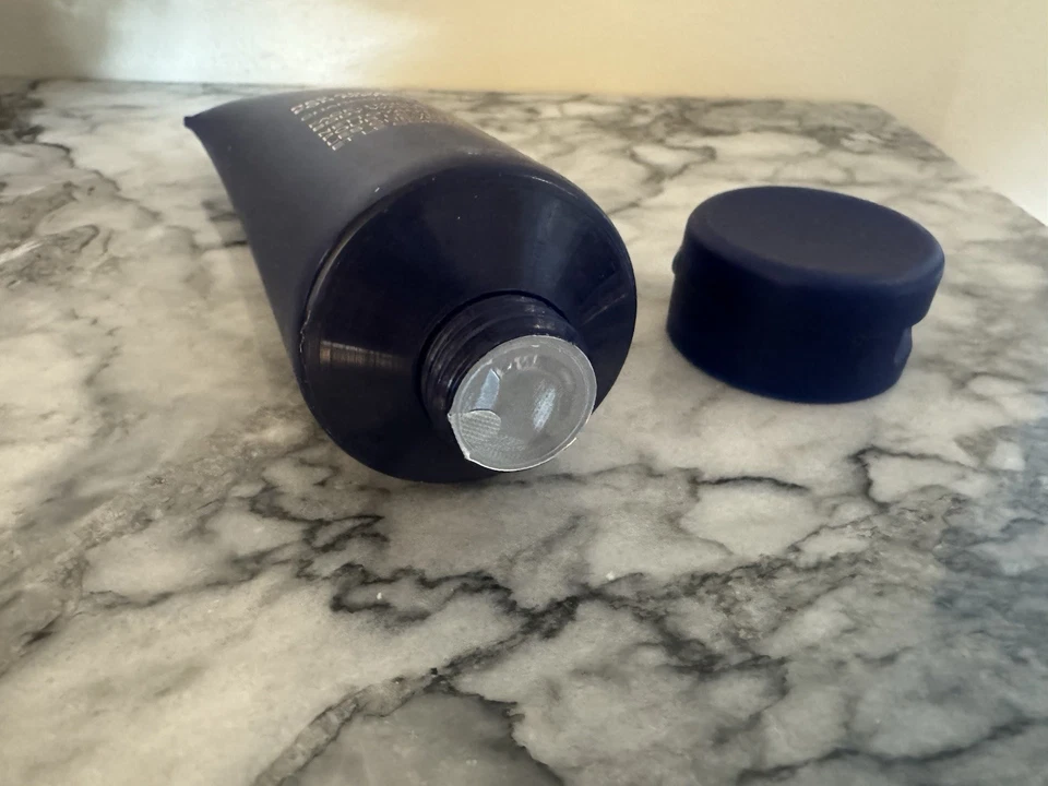 Selado Arbonne RE9 Advanced masculino carvão 3 em 1 para lavagem de rosto, cabelo e corpo - Imagem 3 de 3