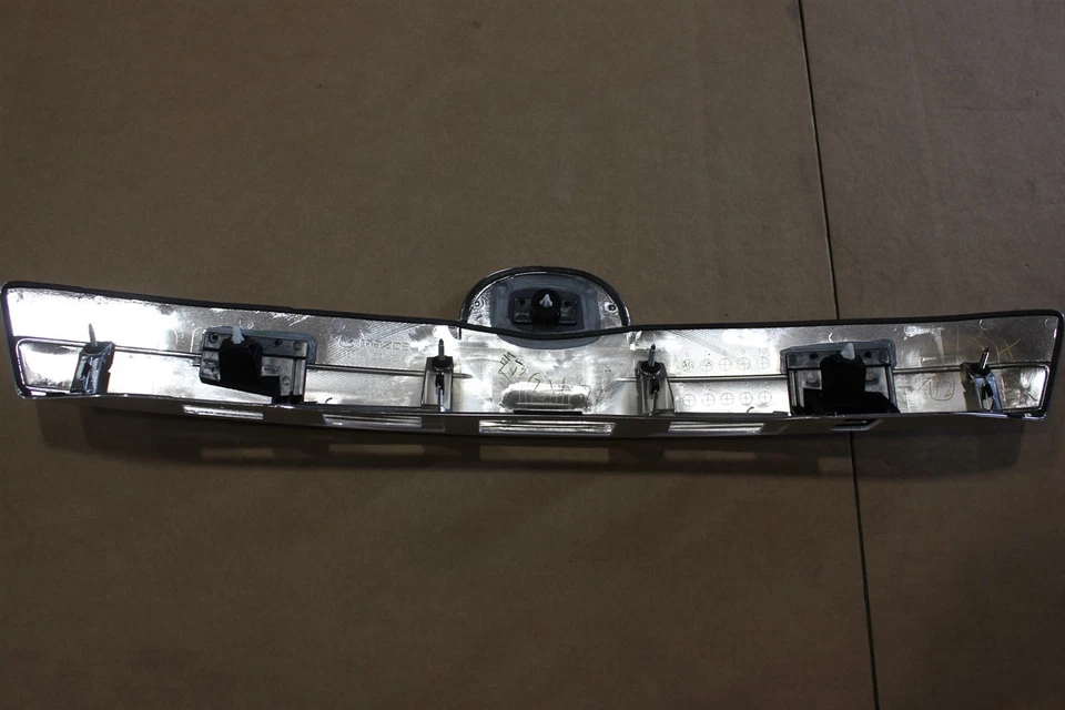 Panel de moldura acabado trasero Mazda 07-09 CX-9 TD19V3075F85 MOPAR OEM de fábrica Foto 2 de 4