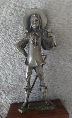 LES ETAINS DU PRINCE Mousquetaire Aramis ciselé main 82