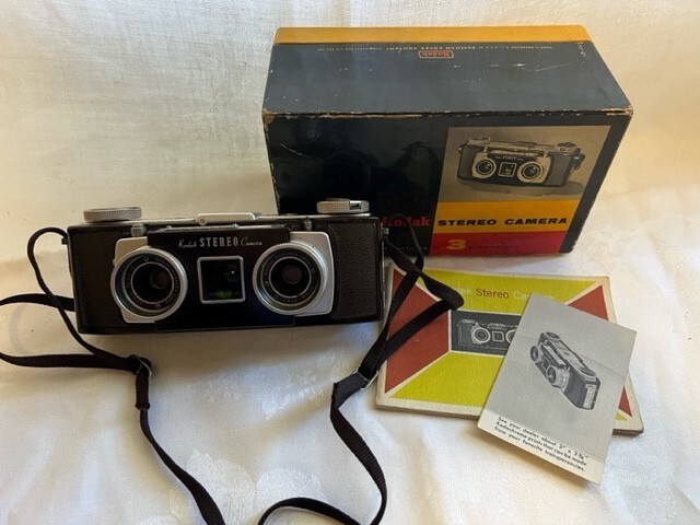 Vintage Kodak Stereo Camera, Flashholder, Viewer & Flashbulbs