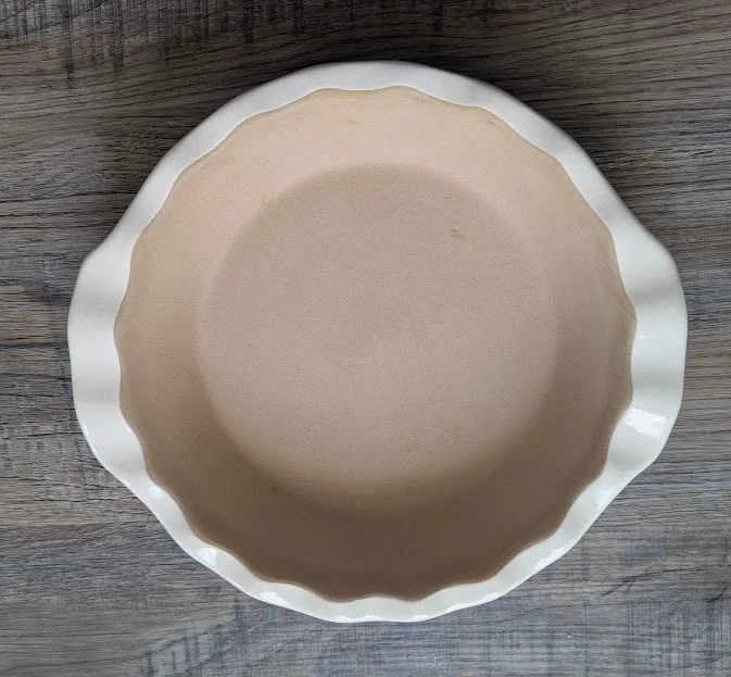 Pampered Chef 9" Deep Dish Fluted Stoneware Pie Plate White French Vanilla
