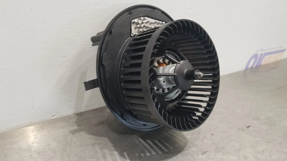 24 MOTOR SOPLADOR TEMPERATURA CLIMATIZACIÓN VOLKSWAGEN GOLF R MK8 5WB819021A Foto 4 de 4