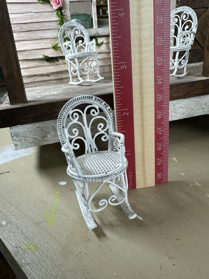 Cadeiras de balanço vintage de arame escala 1:16 - Conjunto de 4 peças de móveis para casa de bonecas - Imagem 2 de 2
