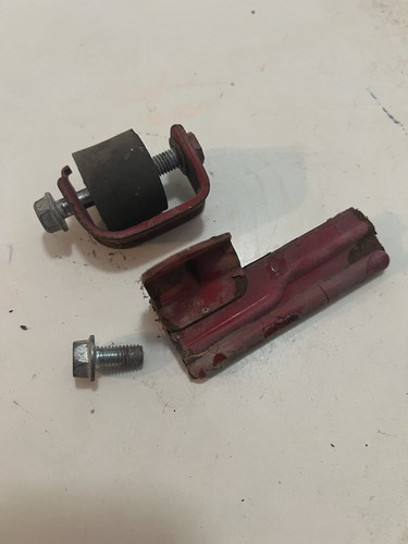 1985 1986 HONDA ATC250R CHAIN SLIDER ROLLER OEM BRACKET CALIPER JAPAN #6-80