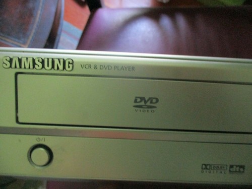 SONY VCR/DVD COMBO (SAMSUNG) - Picture 2 of 4