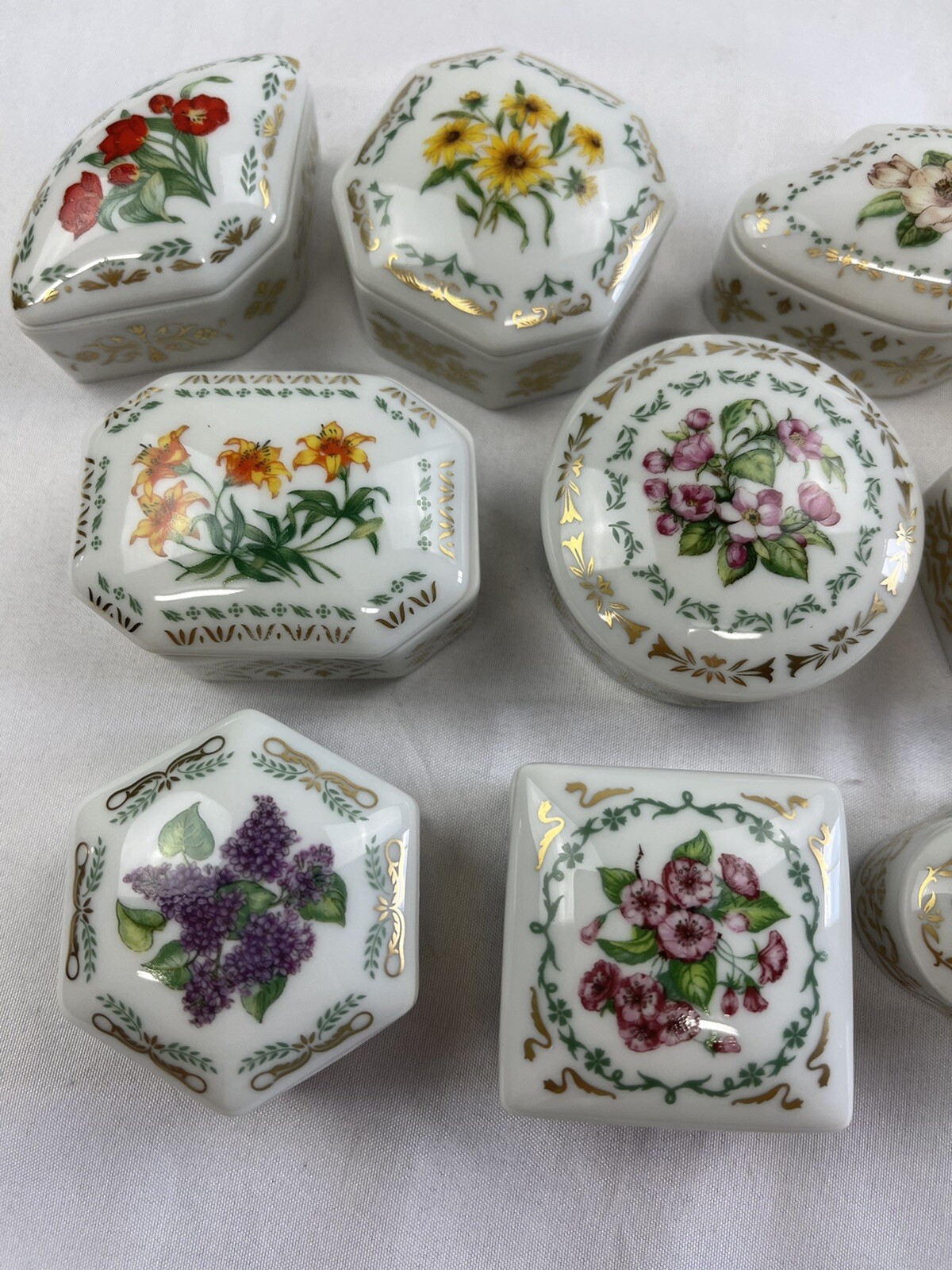 DAR 1981 Complete Set Of 13 Flowers Of Colonial America Trinket Box EUC