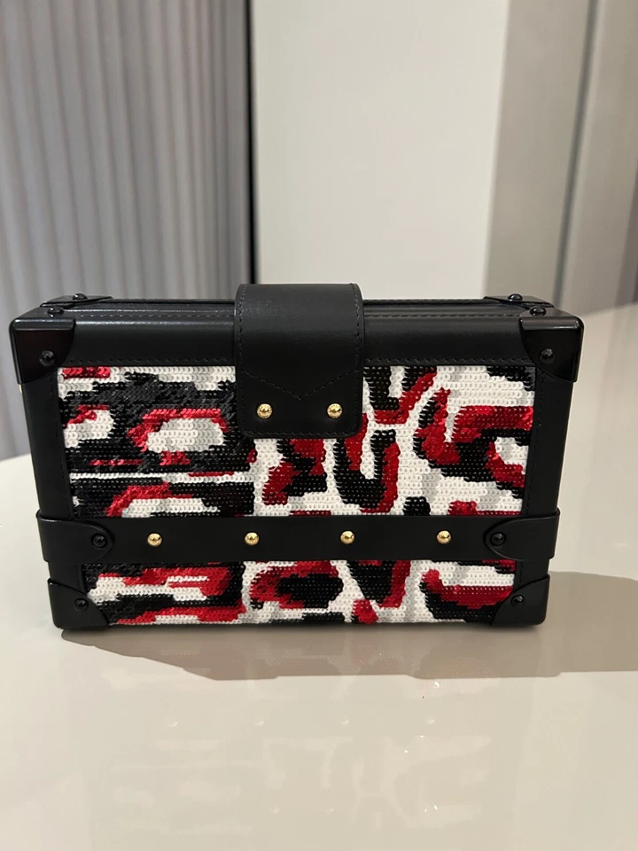 Louis Vuitton Petite Malle Paillette Edición Limitada - Pre-Loved Collector’s Pie Foto 2 de 4