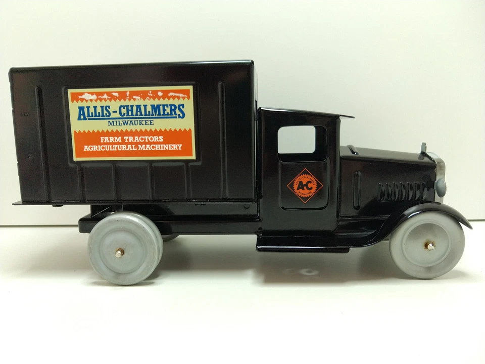 SpecCast Collectibles - Camion de livraison Allis-Chalmers 1/20e en tôle - Photo 2/4
