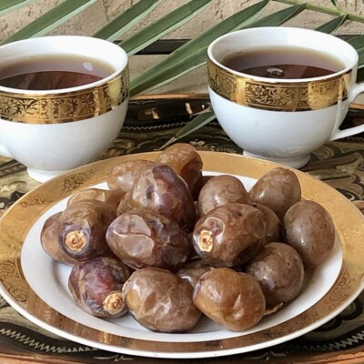 10LB BARHI BROWN DATES. DULCE . CALIFORNIA FRESH. SHIPPING FREE