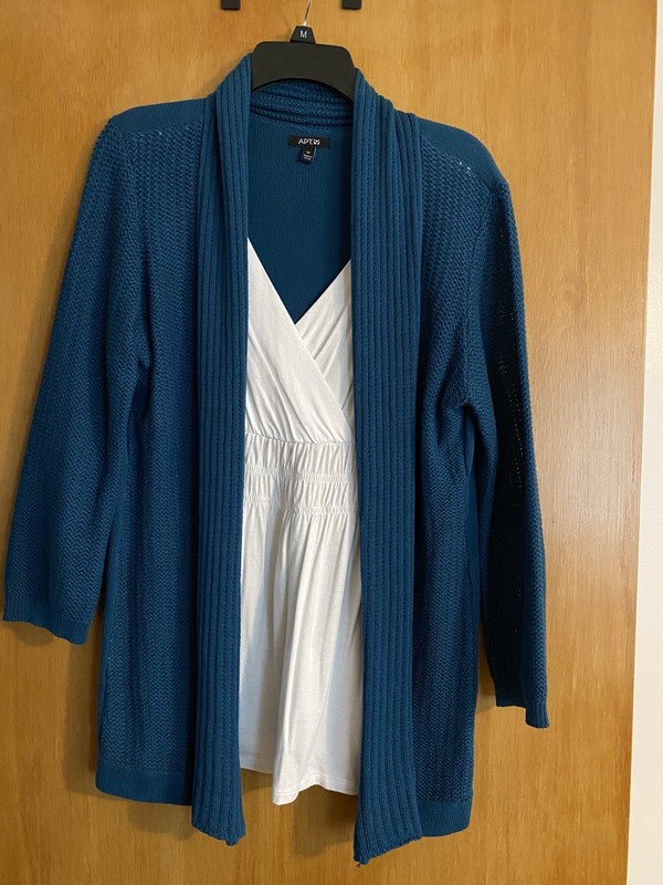 Apt 9 Knit Top Size M Sweater With White Insert Top