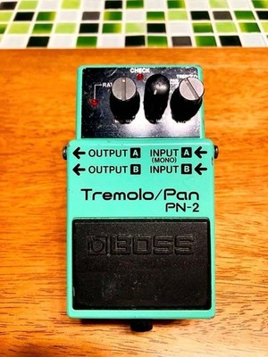 GEBRAUCHTES BOSS PN-2 Tremolo Pan Gitarren-Effektpedal