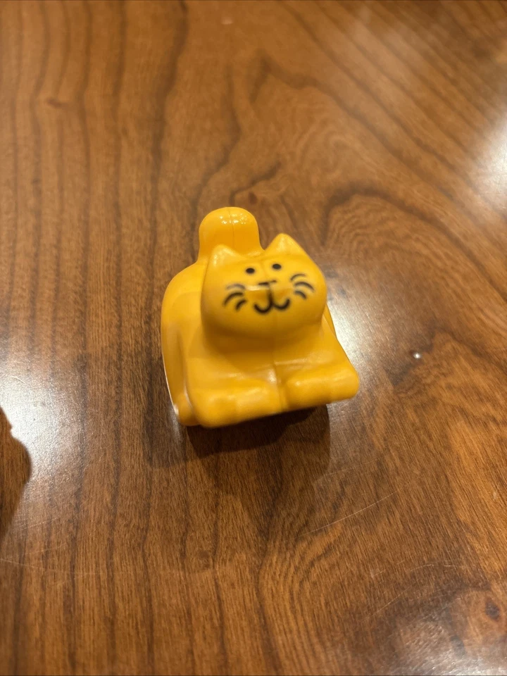 Лот товаров Little Tikes винтажный кукольный домик семья белая собака и оранжевый кот - Изображение 2 из 4