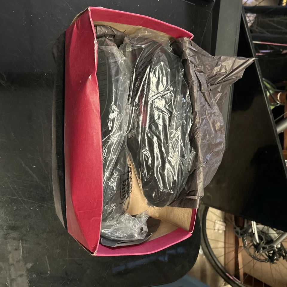 Munro Women's Cerise Loafer Size 10.5 Black Velvet Slip On Venetian Flat Comfy - Image 4 of 4